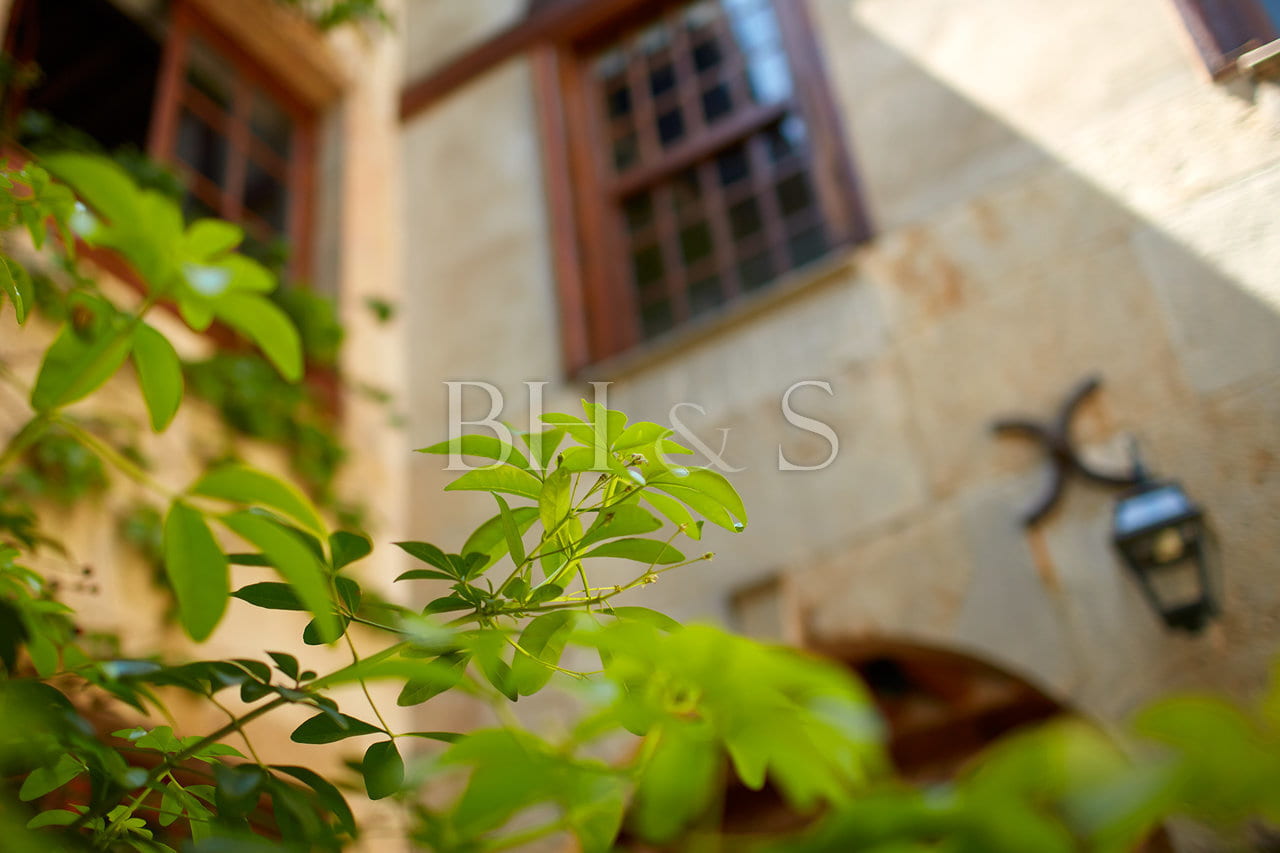 Renovated mansion in Beaune