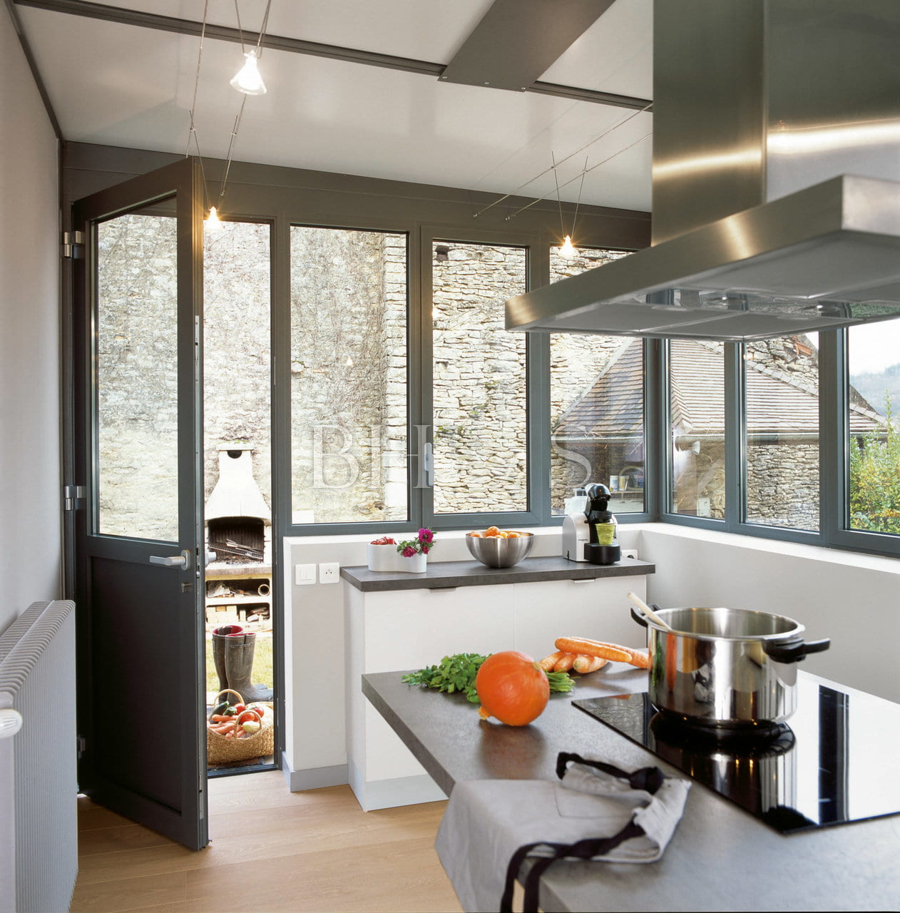 COMPLETE RENOVATION PROJECT  IN A BURGUNDIAN WINE VILLAGE