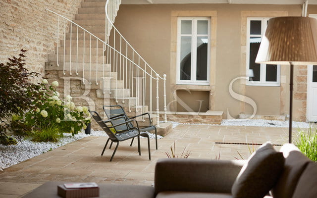 Mansion renovated with garden, Beaune, Burgundy