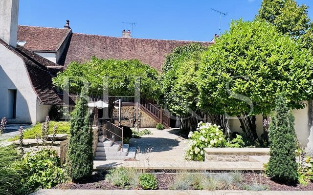 Belle propriété avec piscine couverte et dépendances - Arnay le Duc