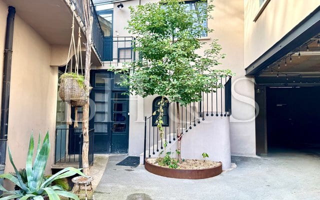 Unique building, Beaune 