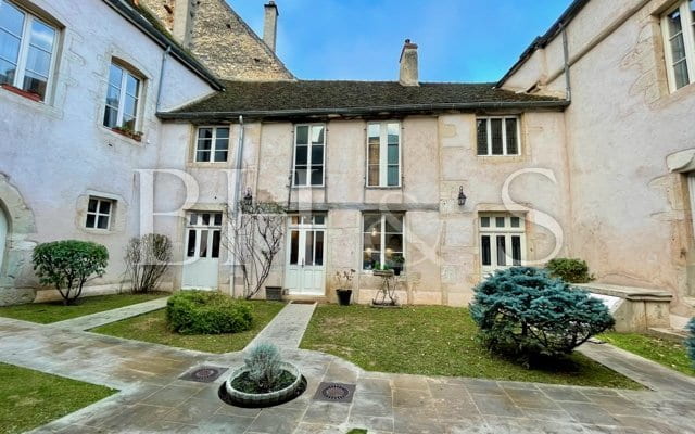 Two-bedrooms apartment - Beaune 