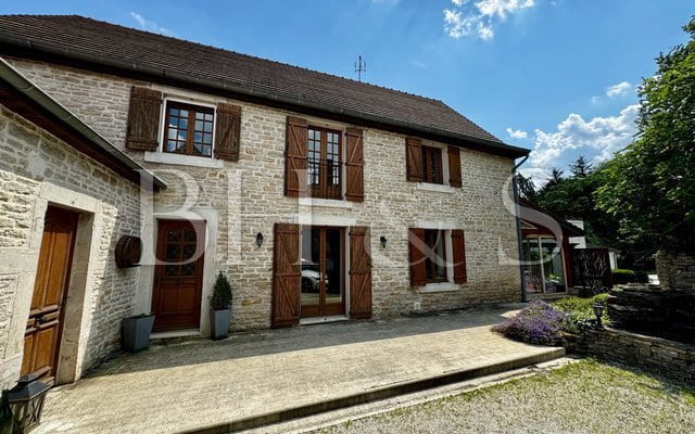 Stone house, swimming pool, 5 minutes Beaune