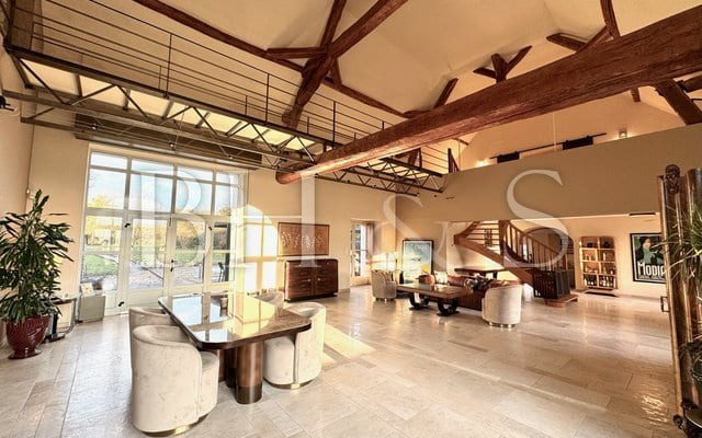 Maison en pierre, avec piscine