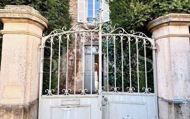 Propriété ancienne - Village viticole